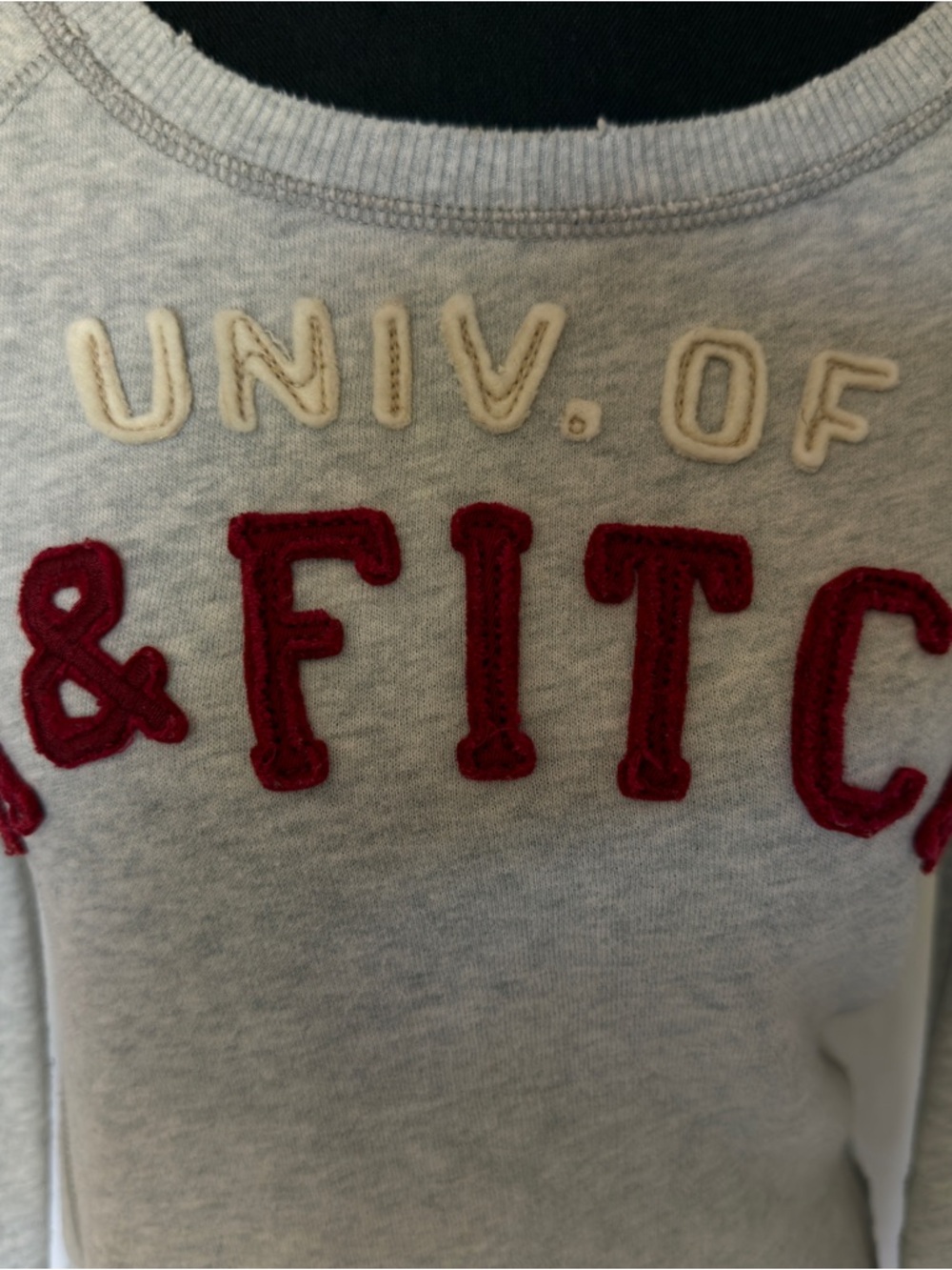 Vintage Abercrombie & Fitch Light Gray Crewneck Sweatshirt with Red Appliqué - Picture 3 of 4